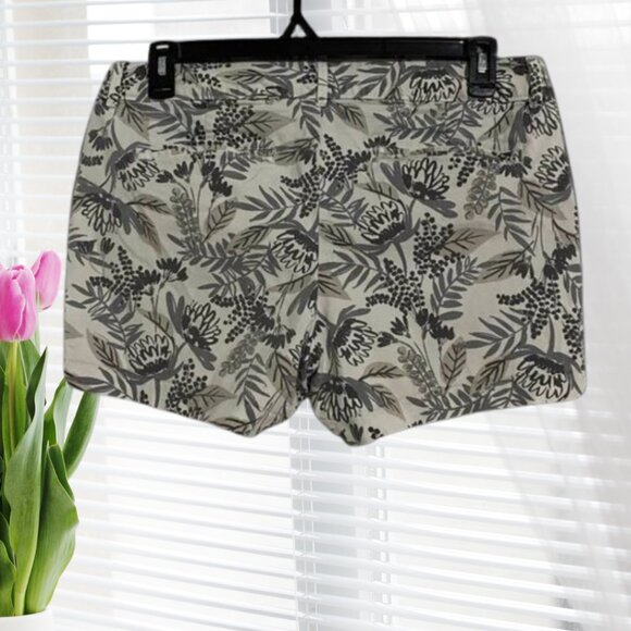 Old Navy Pixie Shorts Size 12 Regular Gray & White Floral Print Stretch Cotton - Picture 3 of 12